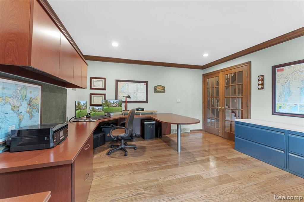 8707 VOIGT Avenue, Grosse Ile, MI 48138 — Photo 9