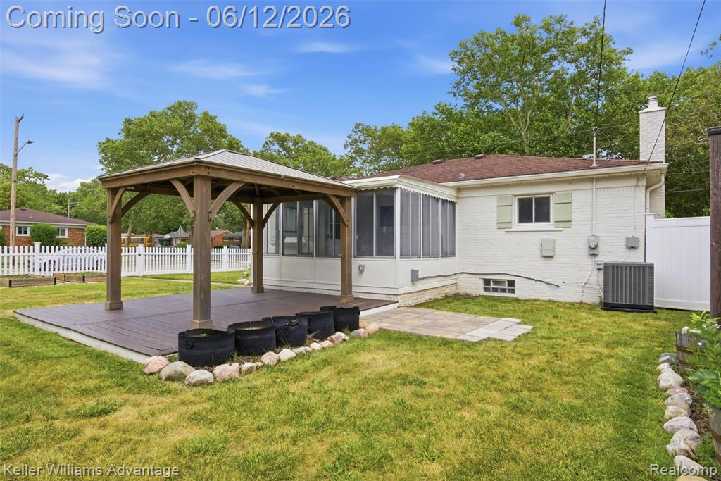 23111 Scotia Road, Oak Park, MI 48237 — Photo 46