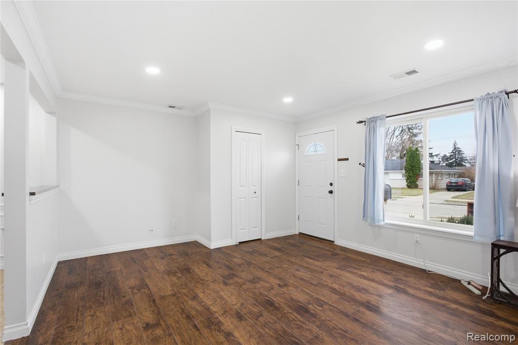 891 E Harwood Avenue, Madison Heights, MI 48071 — Photo 5