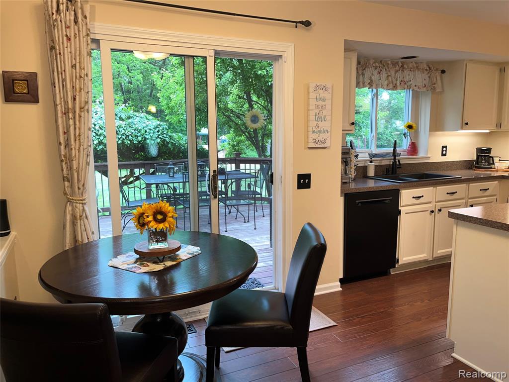 560 Thornridge Drive, Rochester Hills, MI 48307 — Photo 5