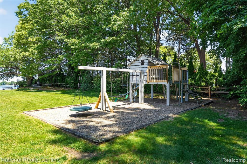 9326 Park Lane, Commerce Twp, MI 48382 — Photo 38
