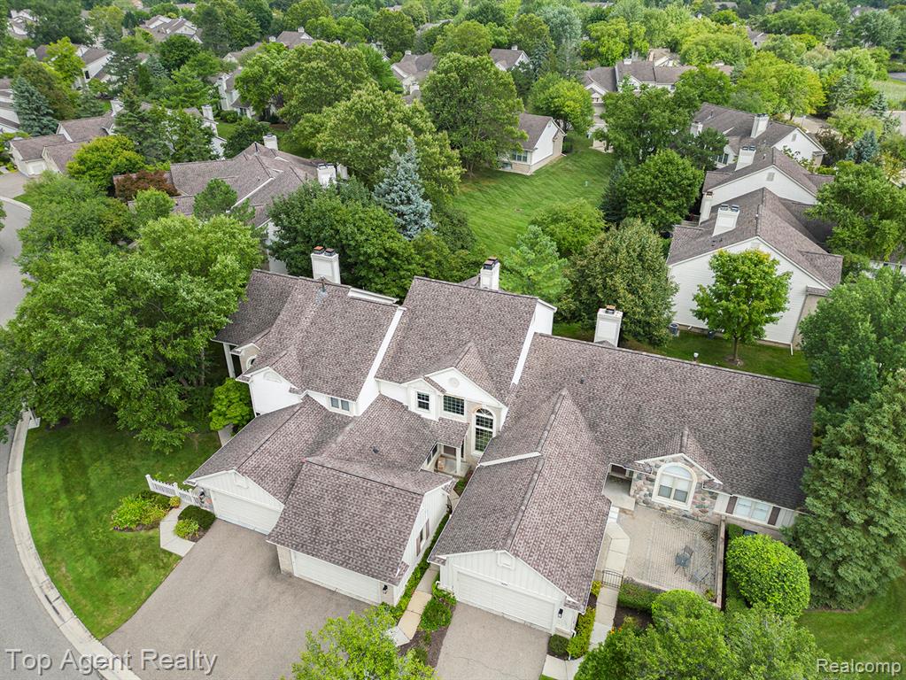 7369 Danbury Drive, West Bloomfield, MI — Photo 30