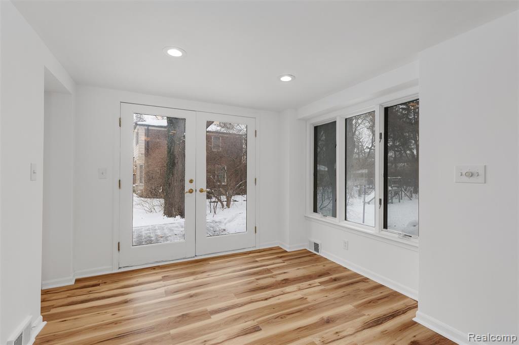 12935 Victoria Avenue, Huntington Woods, MI — Photo 23