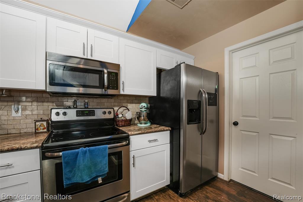 610 Olde English Circle, Howell, MI 48855 — Photo 11