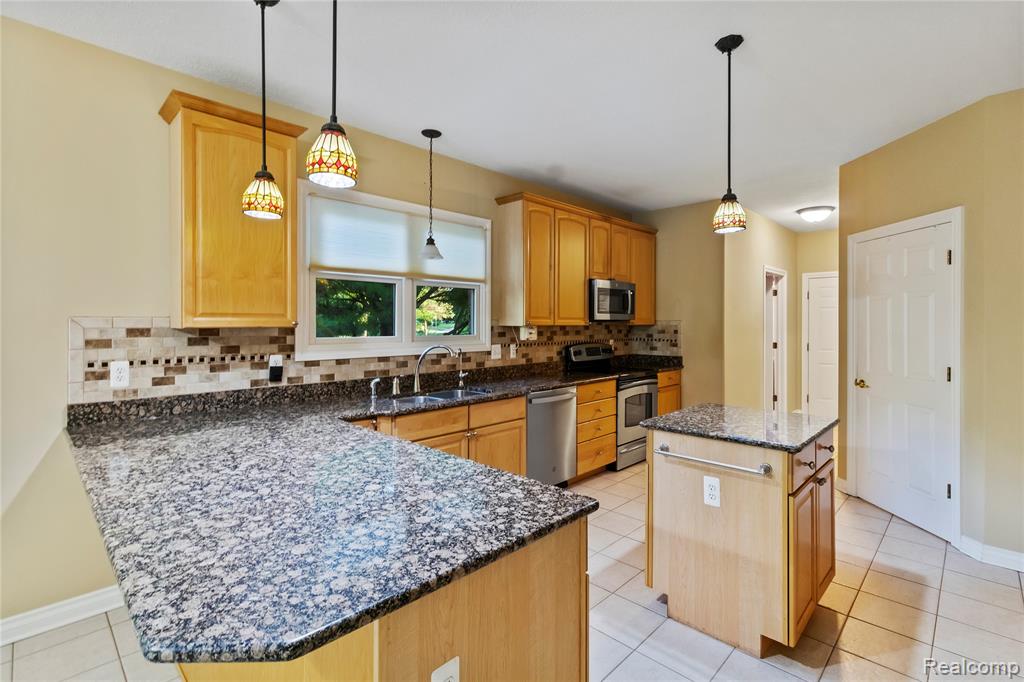 9748 Kings Valley, Clarkston, MI 48348 — Photo 11
