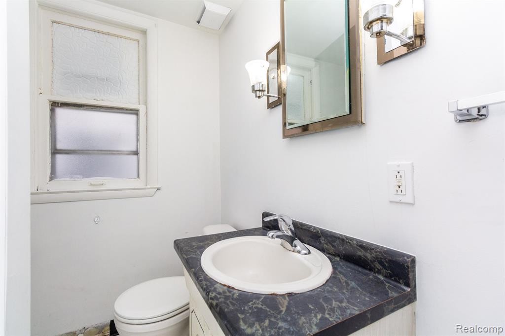 8175 CENTRAL, Center Line, MI 48015 — Photo 12
