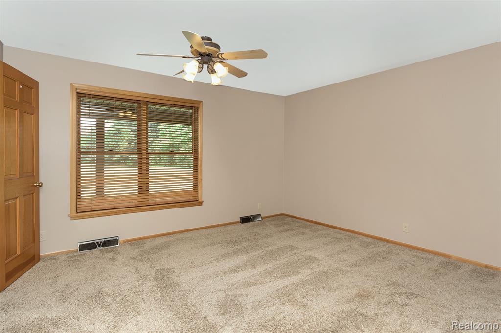 7653 CHASE LAKE Road, Fowlerville, MI 48836 — Photo 51