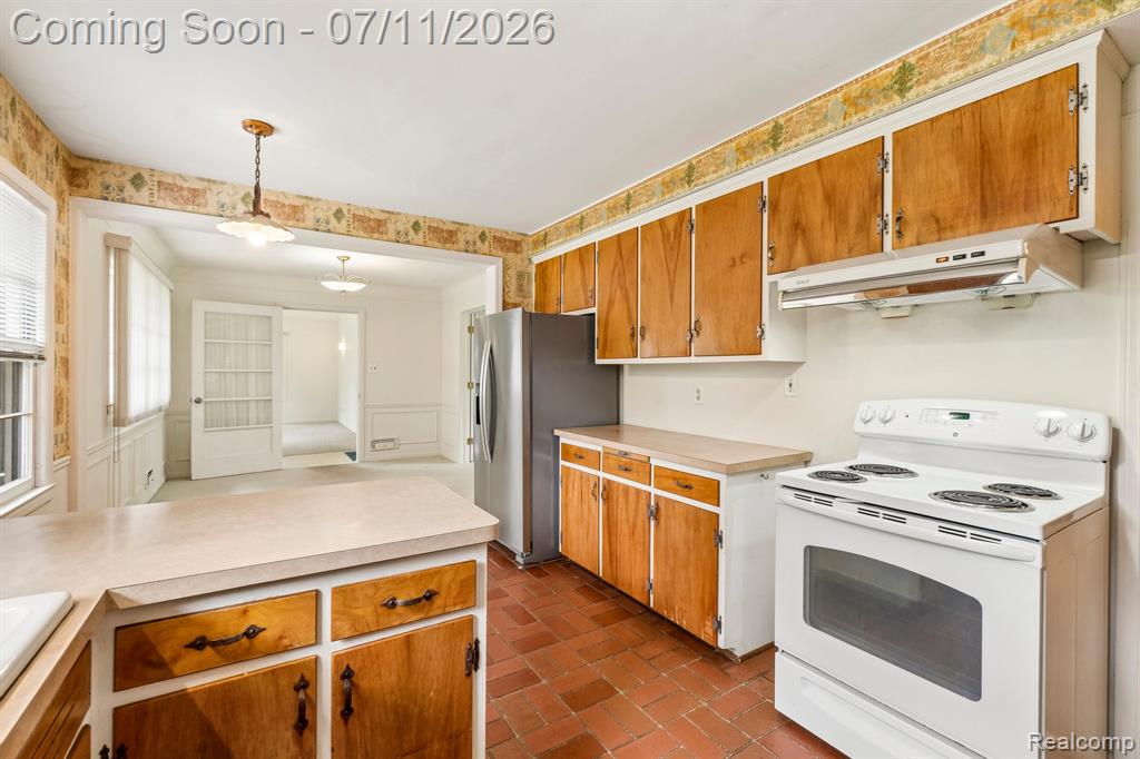 6105 Gilbert Lake Road, Bloomfield Hills, MI 48301 — Photo 11