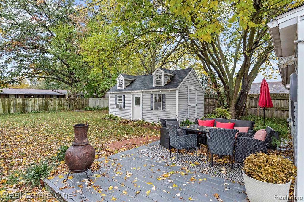 881 Tyrone Avenue, Waterford, MI 48328 — Photo 4