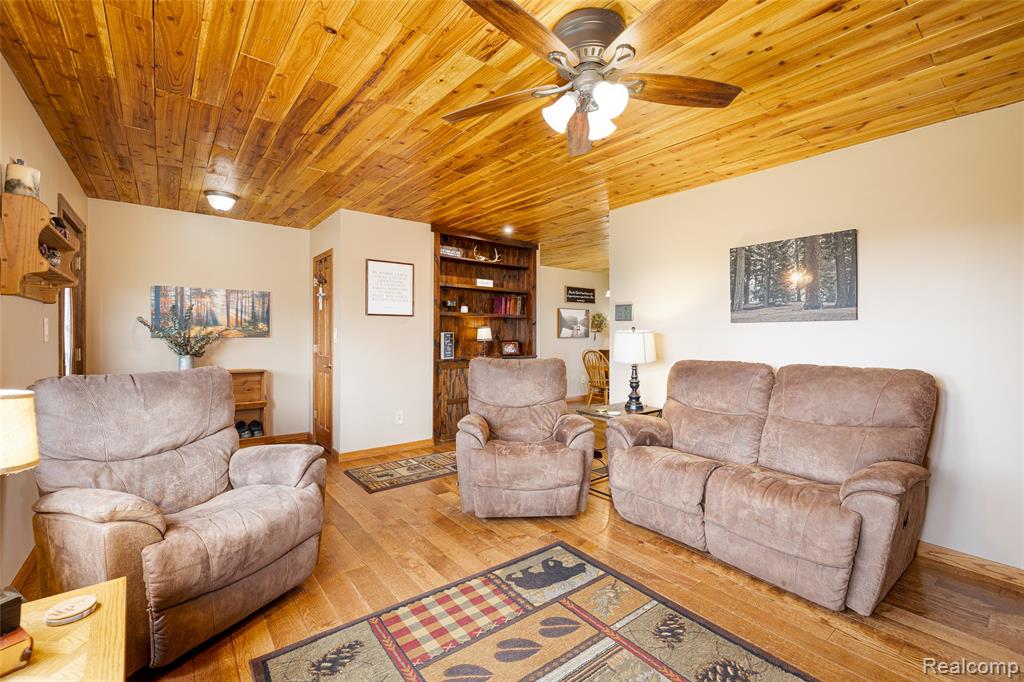 4609 Parker Drive, Howell, MI 48843 — Photo 9