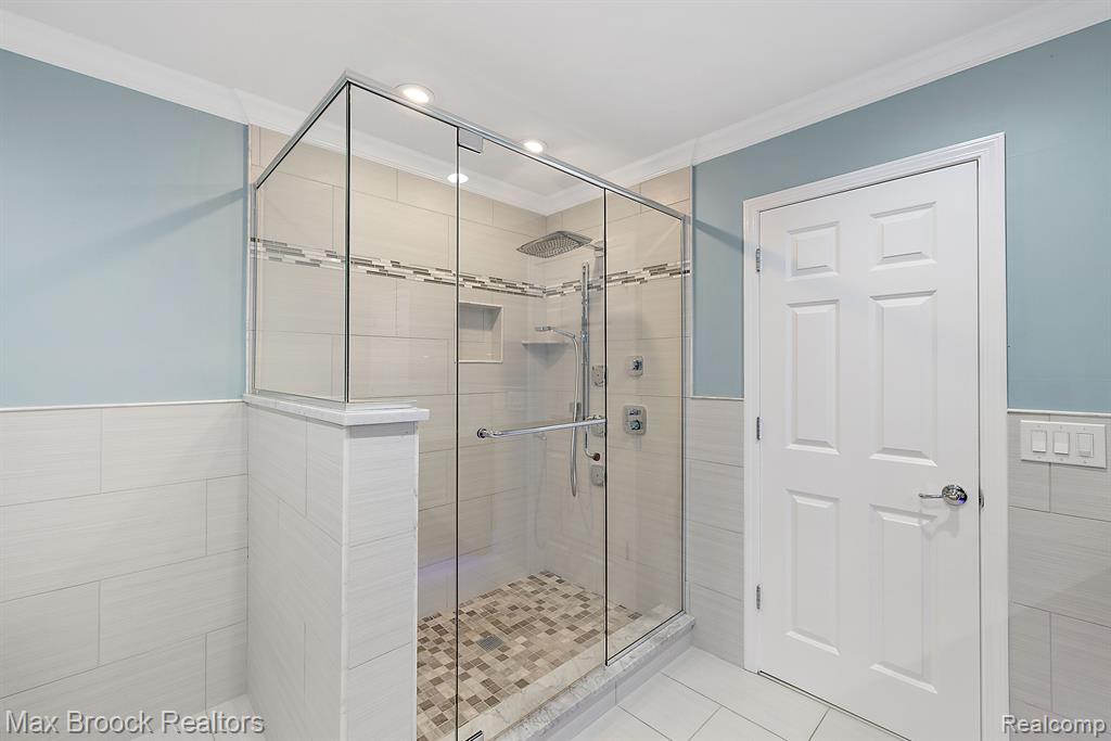 4696 PIER Court, Troy, MI 48098 — Photo 27