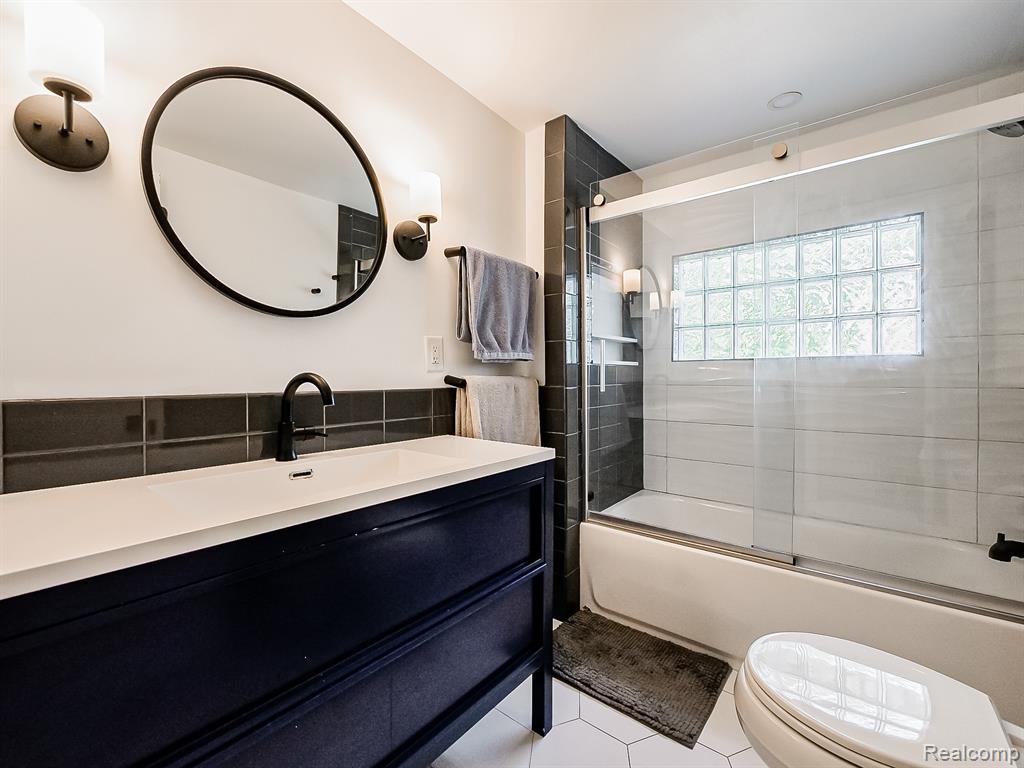 489 E Cambourne Street, Ferndale, MI 48220 — Photo 9