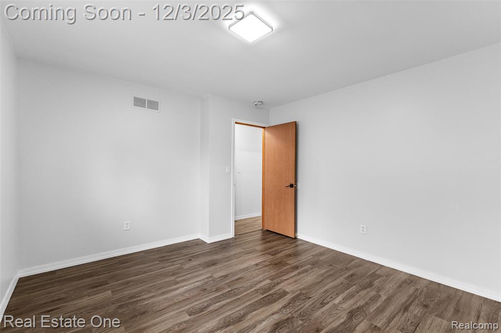 8456 Robindale Avenue, Dearborn Heights, MI 48127 — Photo 25