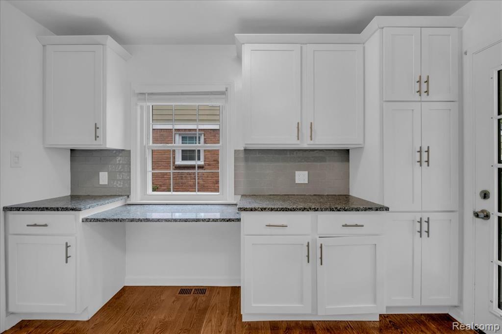 828 N Gainsborough Avenue, Royal Oak, MI 48067 — Photo 13