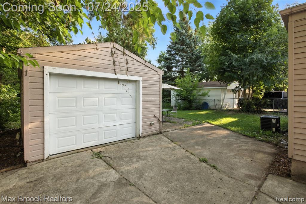 690 2nd Avenue, Pontiac, MI 48340 — Photo 27