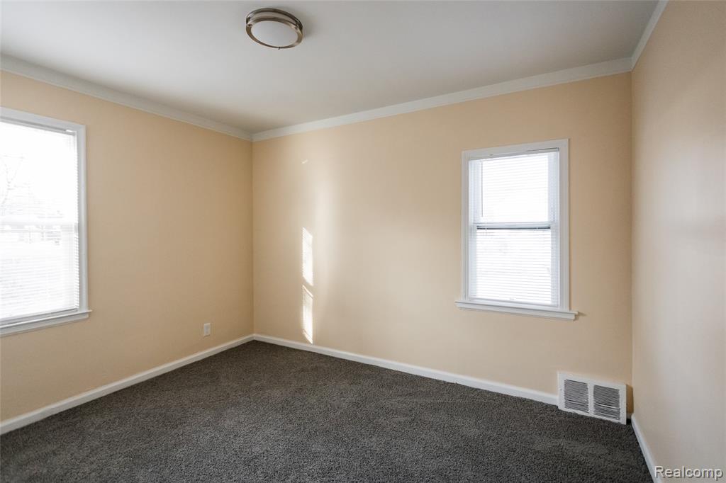 19100 Kingsville Street, Harper Woods, MI 48225 — Photo 13