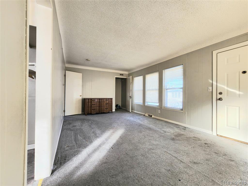 6147 Whitefield Street, Dearborn Heights, MI 48127 — Photo 9