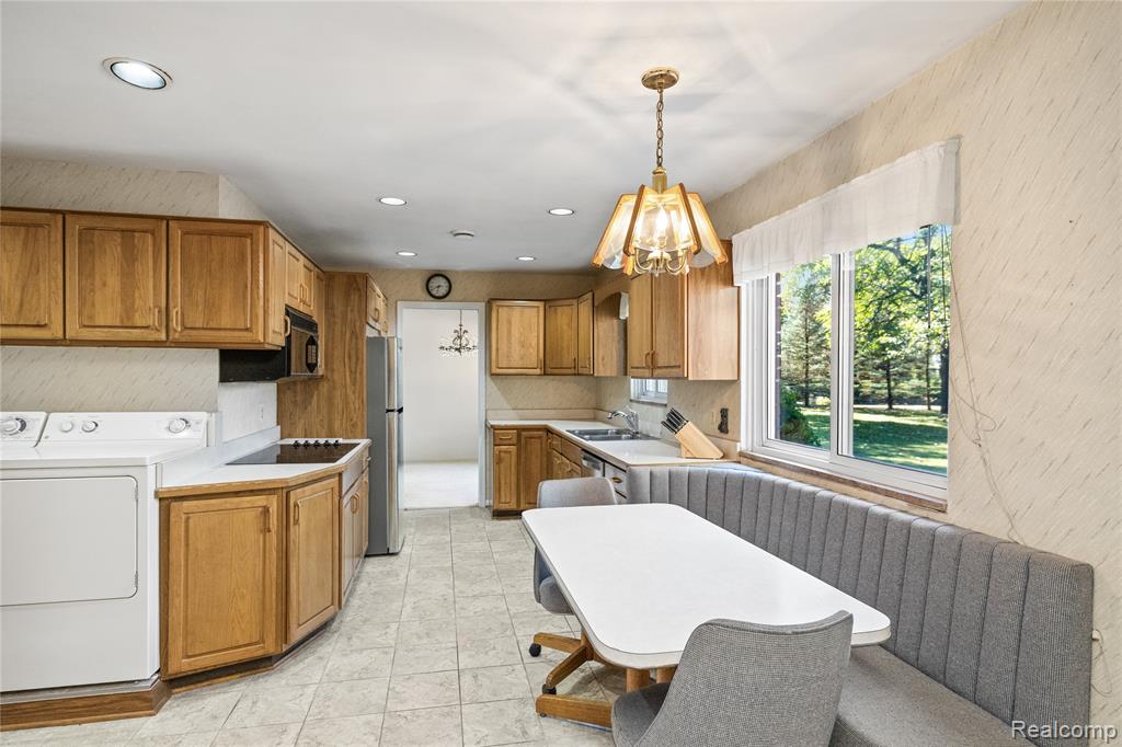 7250 Ten Hill Road, West Bloomfield, MI — Photo 10