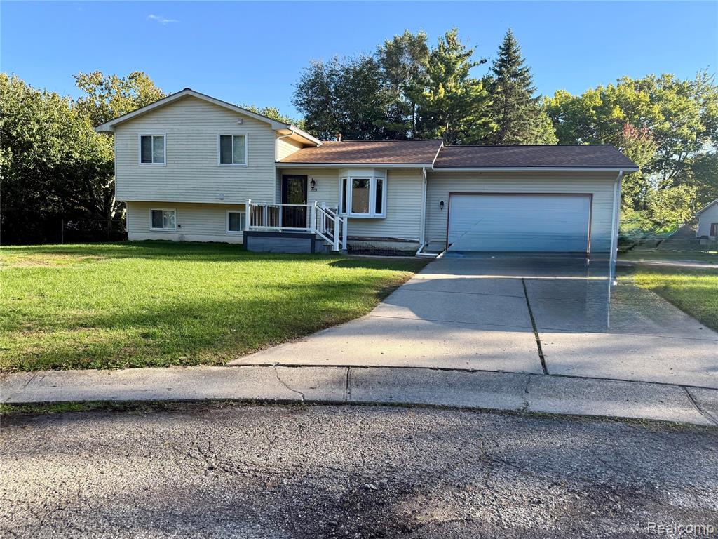 2028 Pauls Way, Commerce Twp, MI 48390