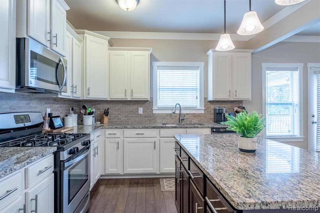 9595 NEUMANN Circle, Ypsilanti, MI 48197 — Photo 13