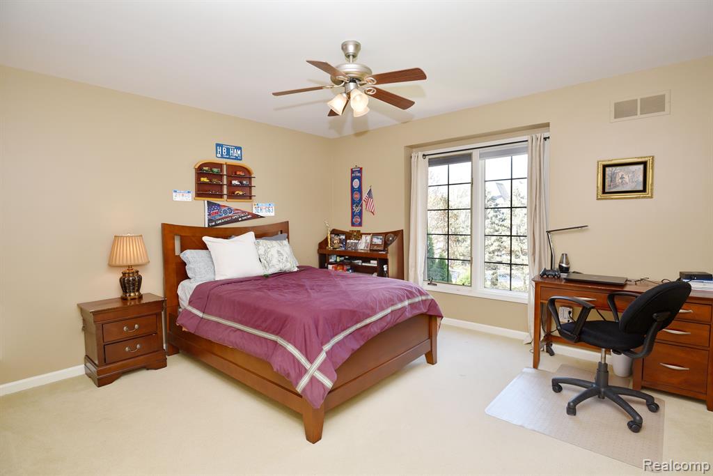 5687 GREENHILL Drive, Troy, MI 48098 — Photo 36