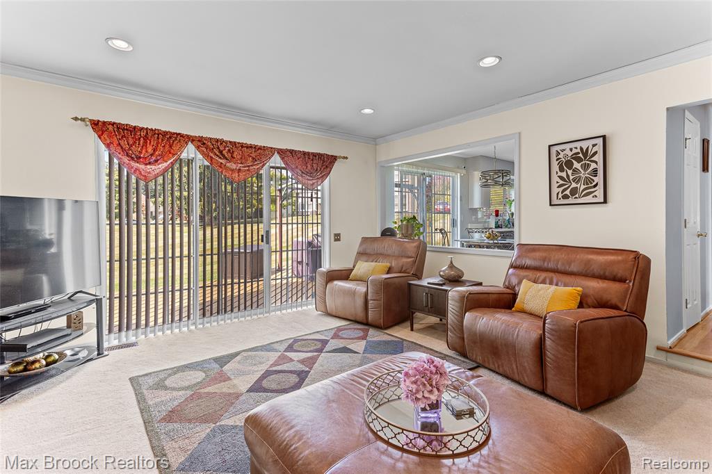 5492 Charrington Court, West Bloomfield, MI 48324 — Photo 44