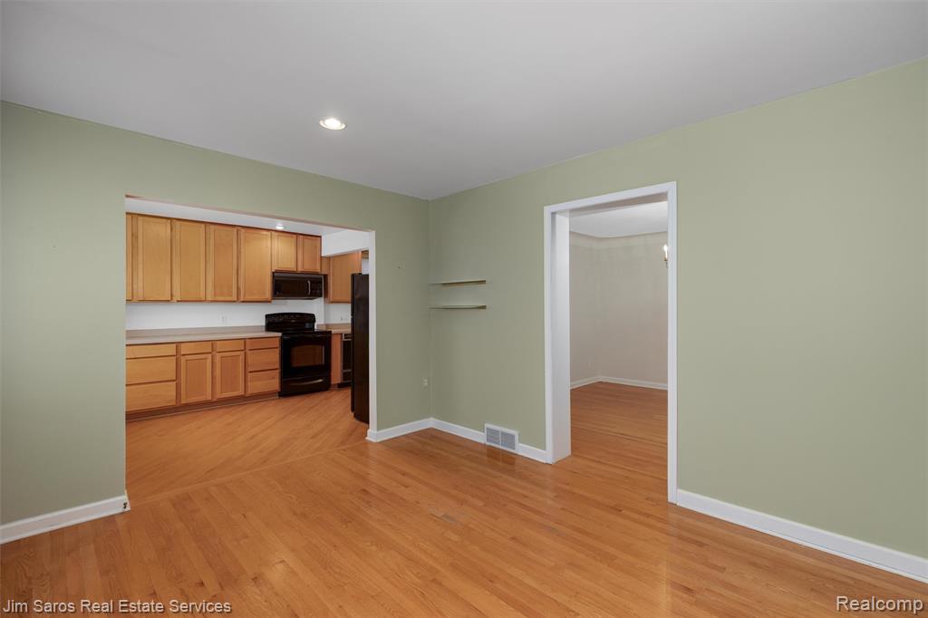 1328 Lakepointe Street, Grosse Pointe Park, MI 48230 — Photo 12