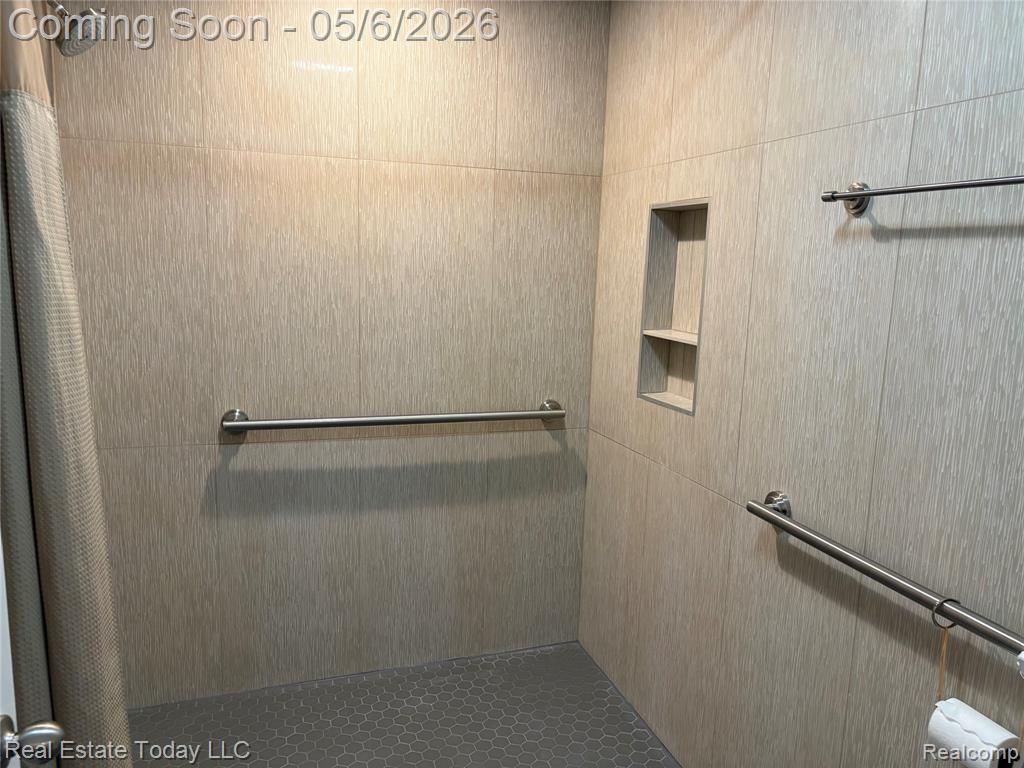 7283 Huntcliff, 57, West Bloomfield, MI — Photo 14