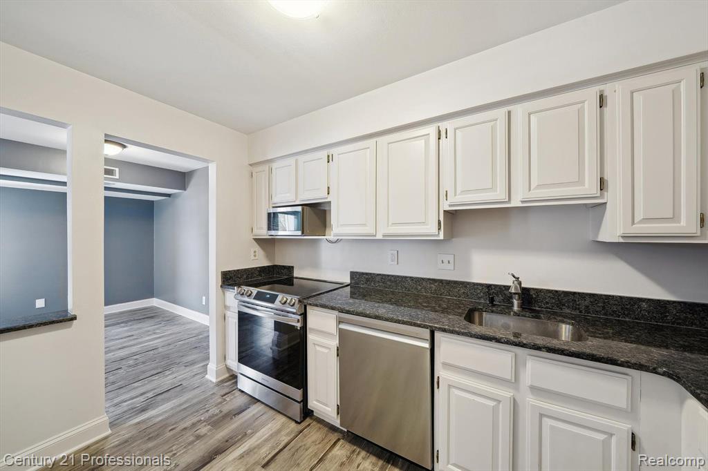 30535 W 14 MILE Road, 20, Farmington Hills, MI 48334 — Photo 13