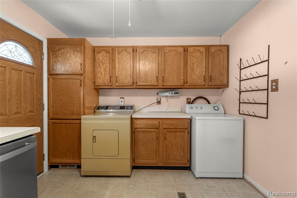 4915 Raymond Avenue, Dearborn Heights, MI 48125 — Photo 12