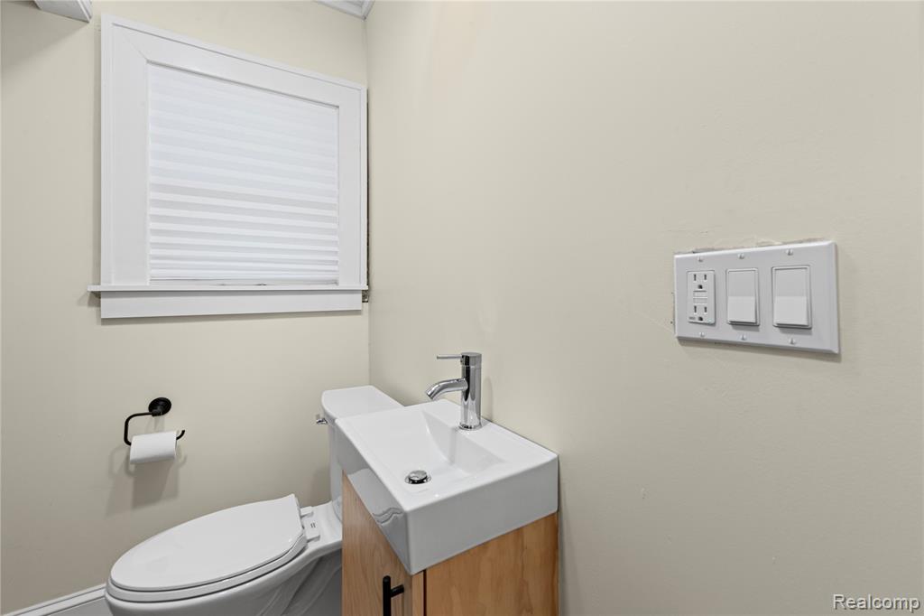 50 E Hayes Avenue, Hazel Park, MI 48030 — Photo 13