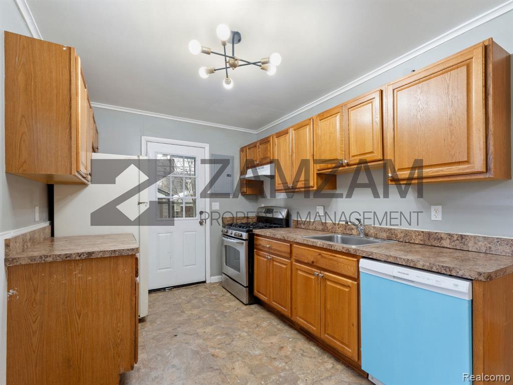 8085 Stephens, Center Line, MI 48015 — Photo 9