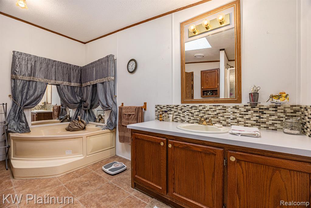 8042 Harbour Drive, Ira, MI — Photo 17