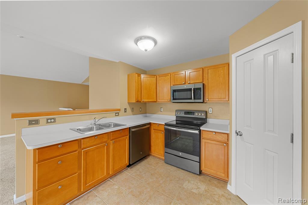 47408 PEMBROKE Drive, Canton, MI 48188 — Photo 14