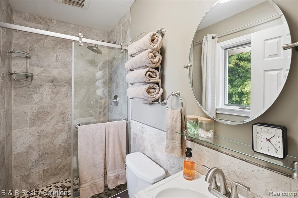 54675 Romeo Plank Road, Macomb, MI 48042 — Photo 25
