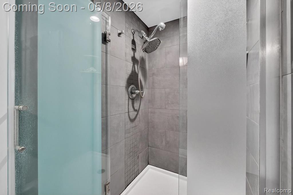 4455 Driftwood Drive, Commerce Twp, MI 48382 — Photo 18