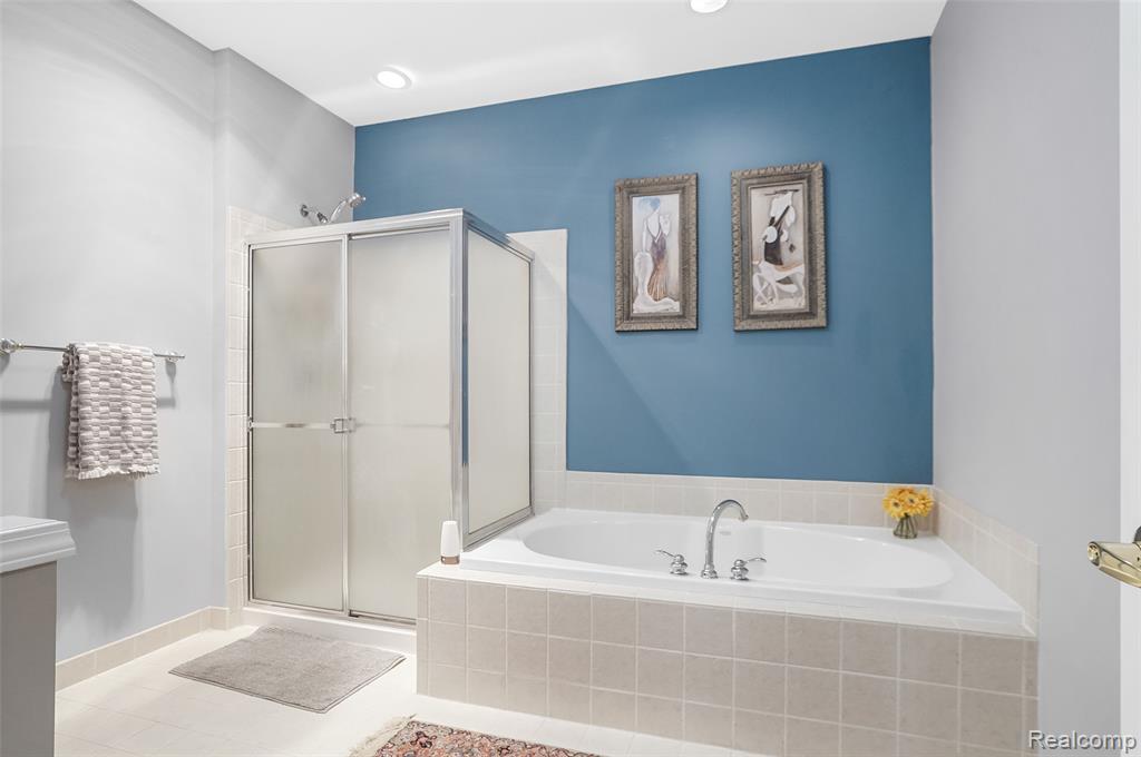 16822 Lochmoor Circle W, Northville, MI 48168 — Photo 29