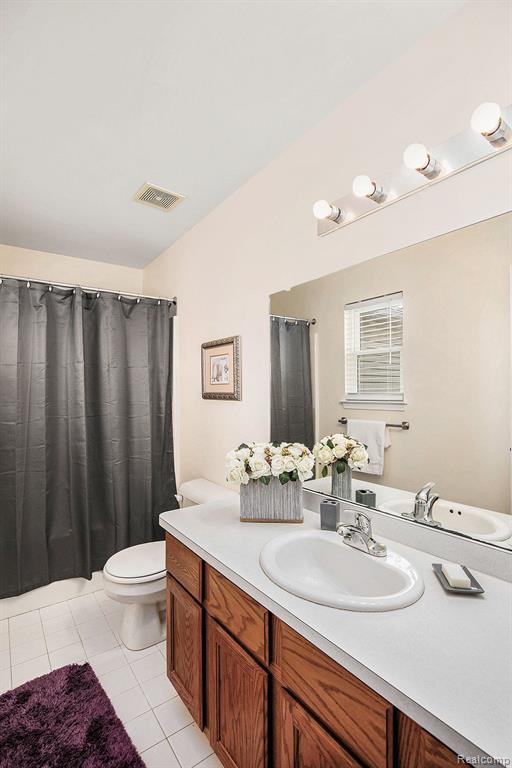 978 WATER VIEW Lane, Fenton, MI 48430 — Photo 12