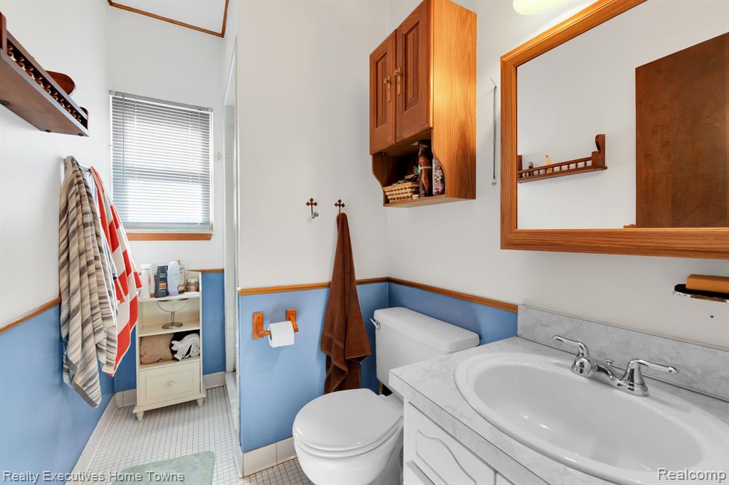 49545 SCHOENHERR Road, Shelby Twp, MI 48315 — Photo 17