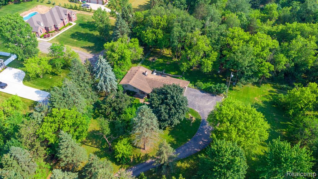 54655 PONTIAC Trail, Milford, MI 48381 — Photo 50