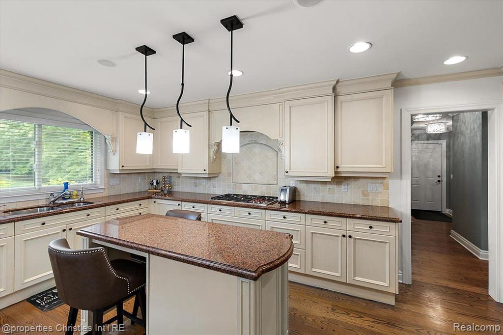 4889 ARDMORE Drive, Bloomfield Hills, MI 48302 — Photo 17