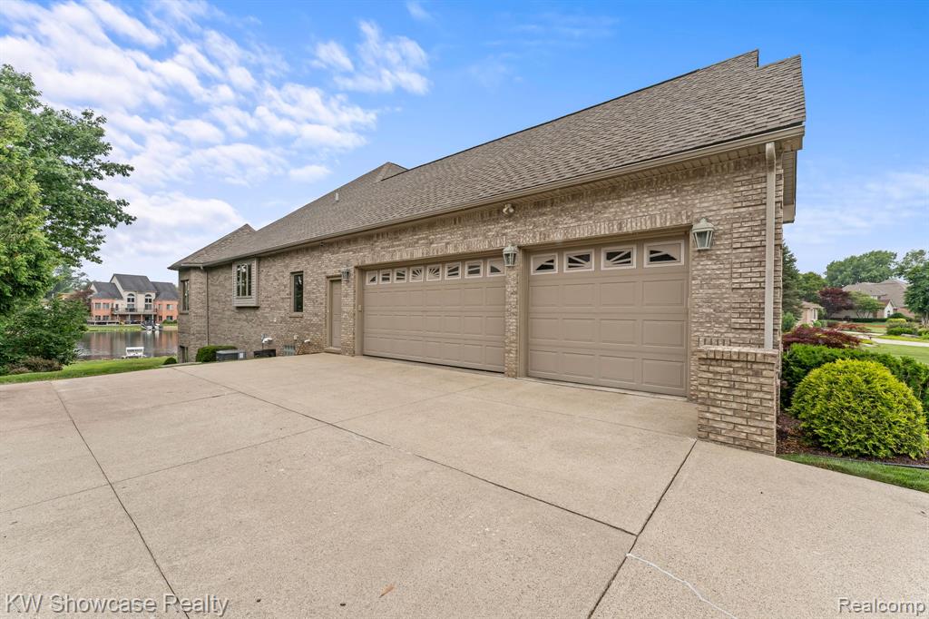 9210 Twin Lakes Drive, White Lake, MI — Photo 9