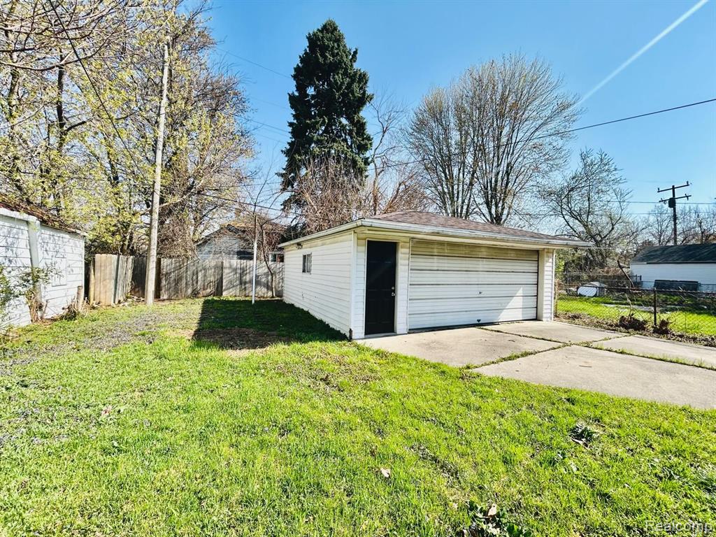 9571 E OUTER Drive, Detroit, MI 48213 — Photo 31
