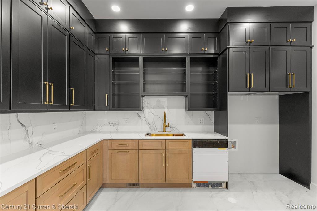 2211 Golfview Drive, Dearborn, MI, 48128