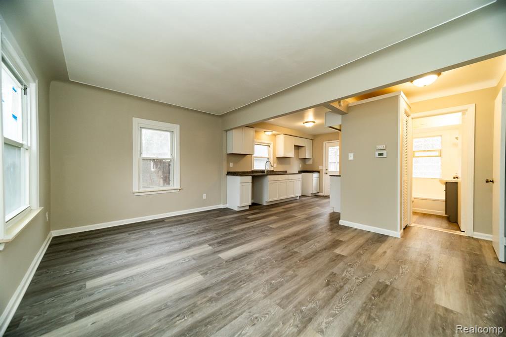 634 W HARWOOD Avenue, Madison Heights, MI 48071 — Photo 17
