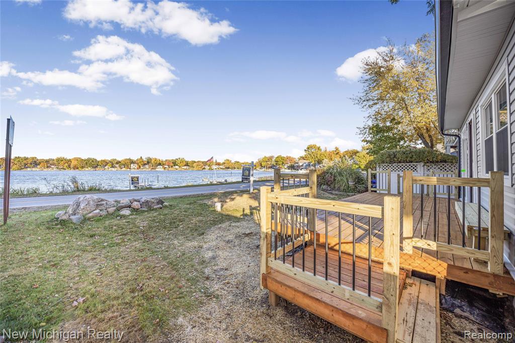 8665 Cooley Lake Road, Commerce Twp, MI 48382 — Photo 4