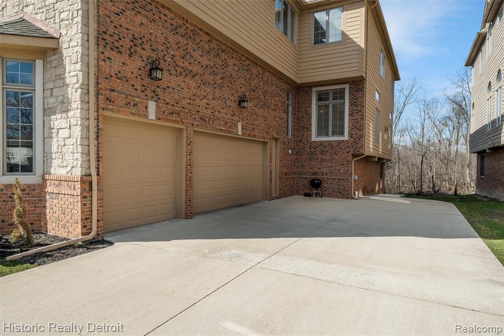 5695 N Branford Drive N, West Bloomfield, MI — Photo 60