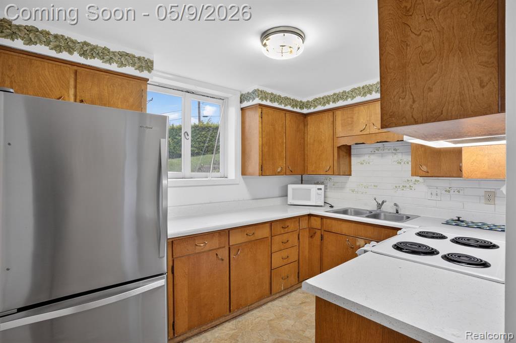 1365 Blue Water Drive, Fenton, MI 48430 — Photo 17