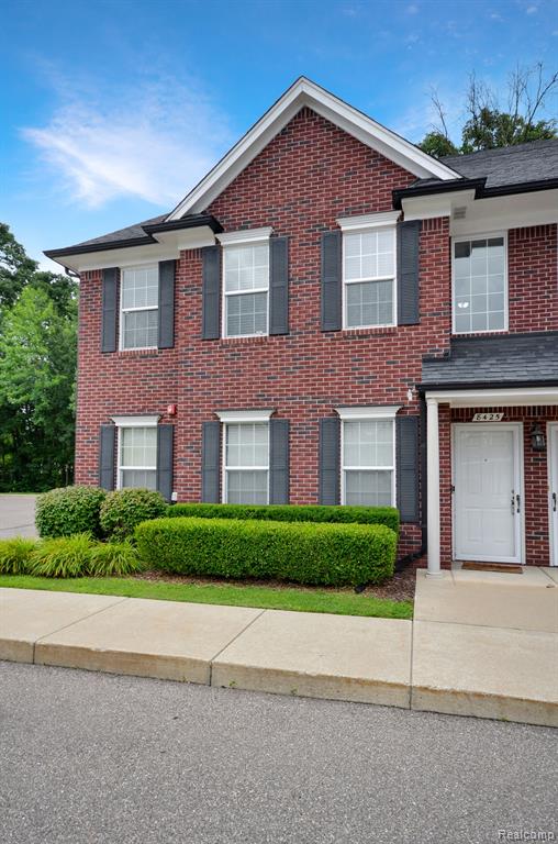 8425 Williamstown Drive, Shelby Twp, MI 48316 — front exterior