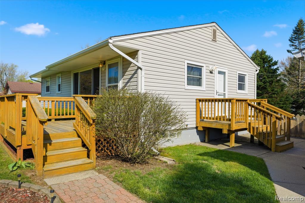 6414 Lanman Drive, Waterford, MI 48329 — Photo 4